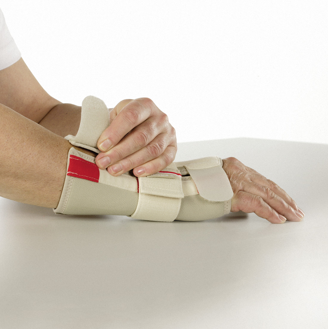 Ортез на лучезапястный сустав 4165 Otto Bock, умеренная фиксация купить в OrtoMir24